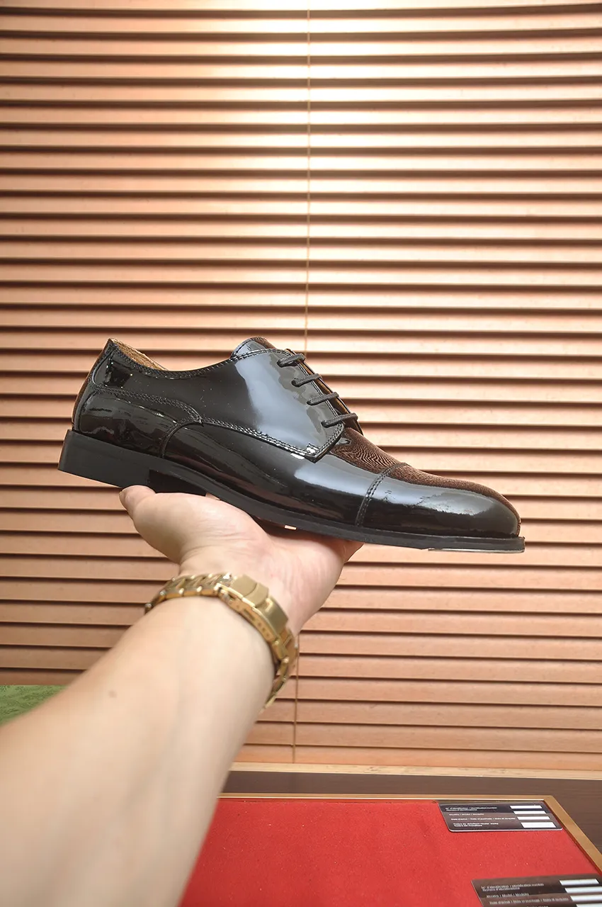 Men's shoes💰660💶 Brand: GUCCI (Gucci) Standard code: Men's code 39/44 (45/46 can be customized) Grade: Same as the official website Original quality Material: Original cowhide Water-dyed cowhide lining Original rubber outsole Style category: Men's fashionable casual leather shoes Distinguished big-name luxury elements top luxury Color: Actual picture